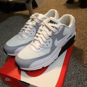 Women’s Nike Air Max 90